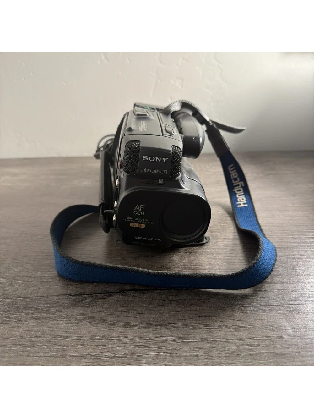 Sony CCD-TR61 10x Hi-Fi Stereo 8 Handycam Video Camcorder